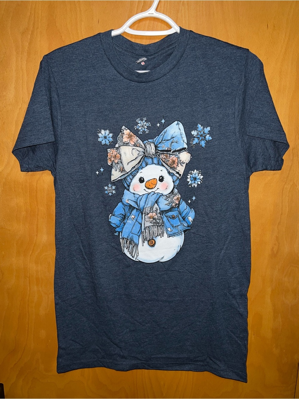 Brand new snowman bow Tee sz S